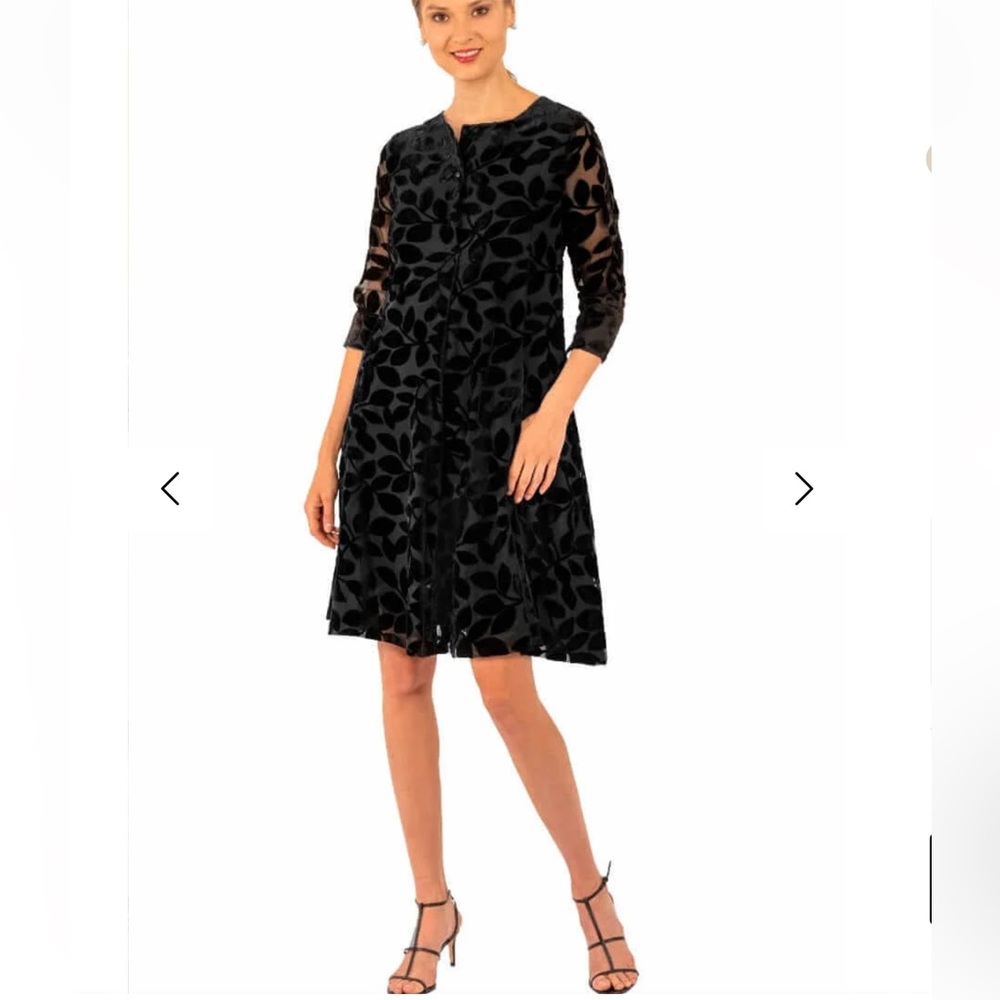GRETCHEN SCOTT Ursula Swing Dress
- Luxe Leaf Velvet Black Size Medium - Picture 2 of 14